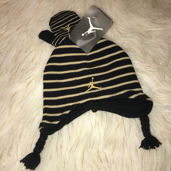 Jordan Hat & Mittens - Picture 2 of 2